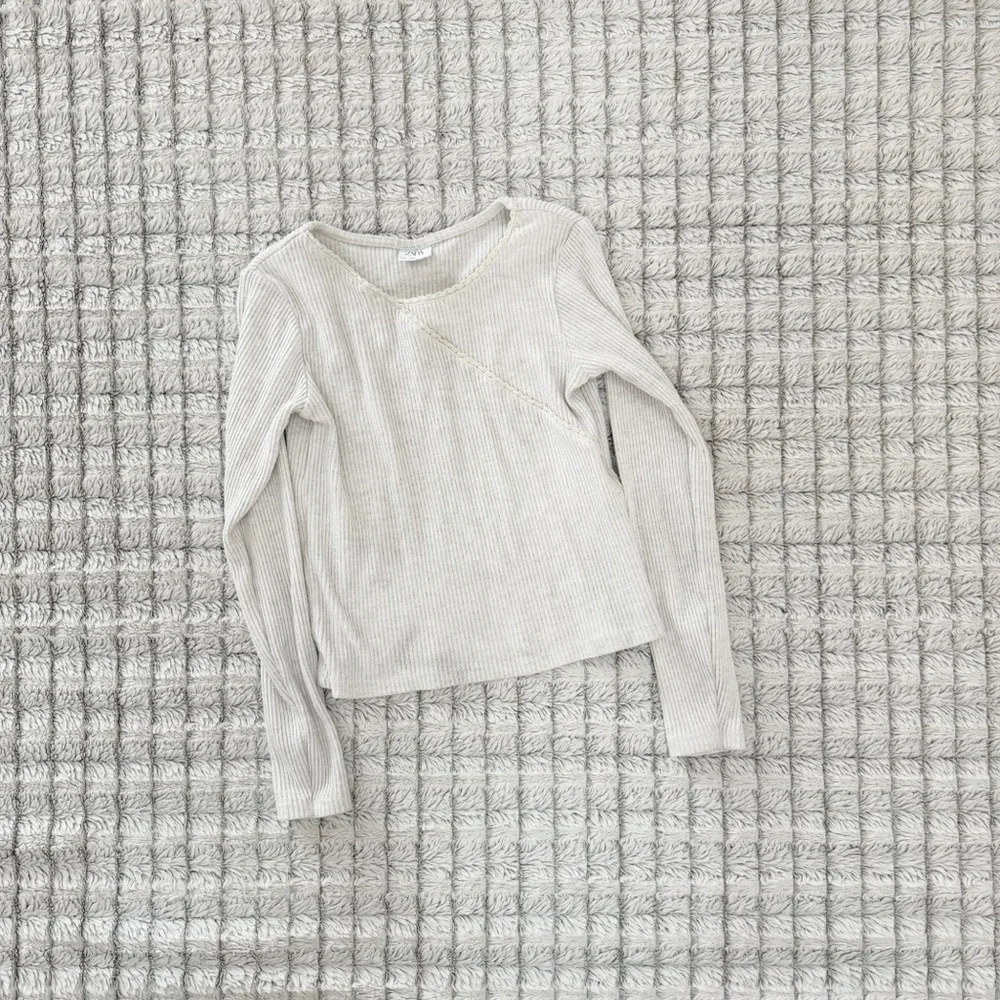 Zara Kids Light Gray Long Sleeve Tee